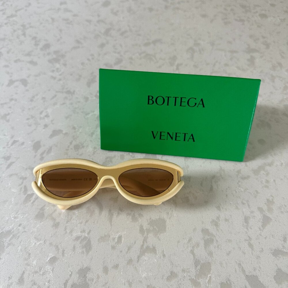BOTTEGA VENETA Hem oval sunglasses